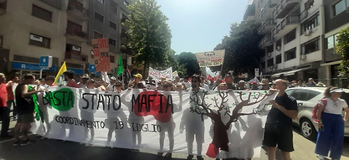 Borsellino, partito corteo al grido 'fuori mafia dallo Stato'
