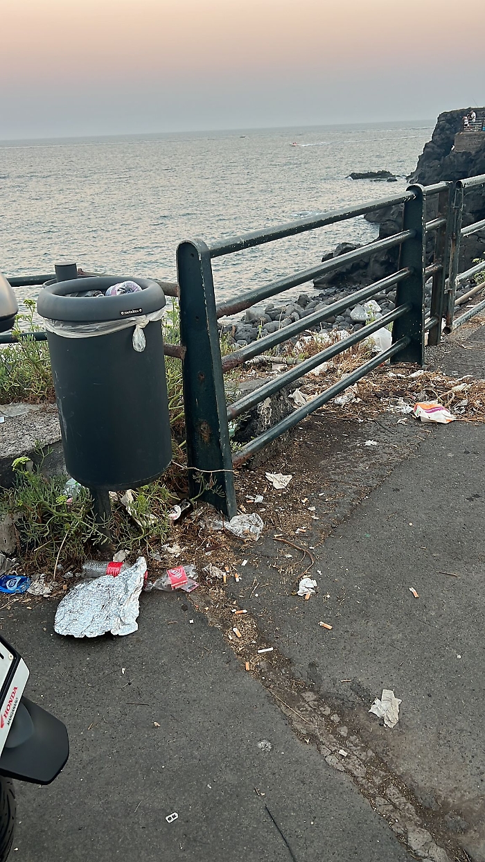 Catania: degrado lungomare Ognina