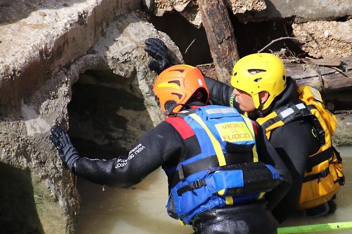 7c04ce30d7e1ab2e3b5af45af03ce4f4-1