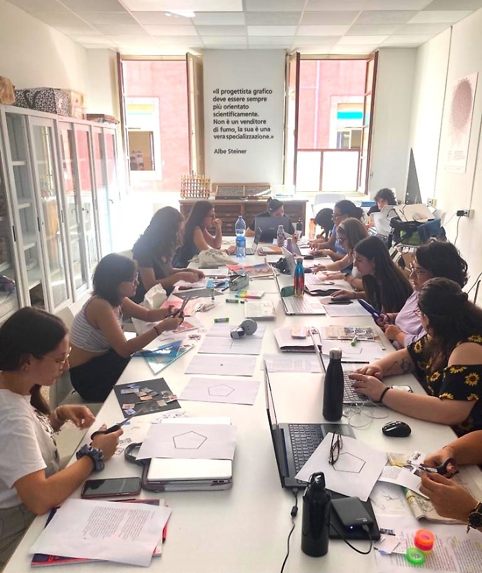 ABACT_Studenti-al-lavoro-su-mostra-Calvino_1