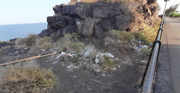 Catania-triste-lungomare-di-rifiuti5