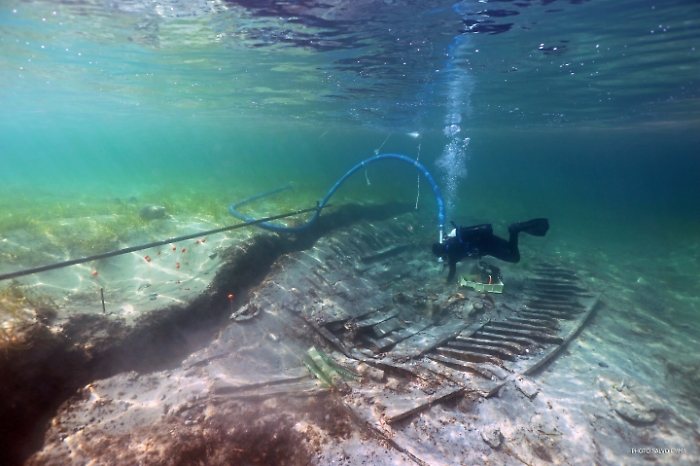 Relitto-Marausa-2_Fase-di-scavo-del-relitto-con-la-sorbona_photo-Salvo-Emma