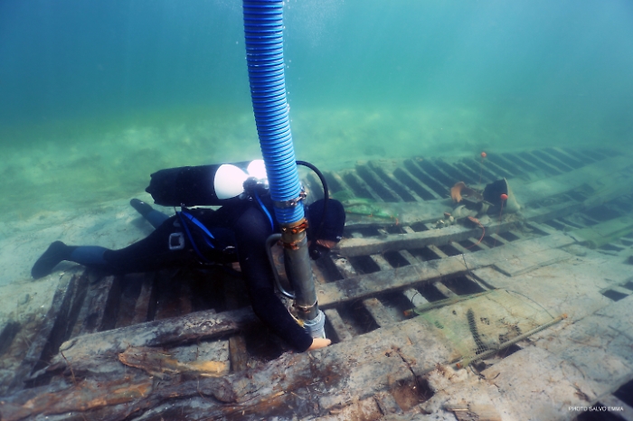 Relitto-Marausa-2__fasi-di-sorbonatura-del-relitto_photo-Salvo-Emma