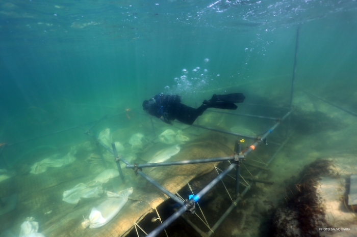 Relitto-Marausa-2_fasi-di-ingabbiamento-del-relitto_photo-salvo-emma