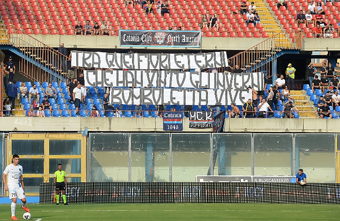 tribuna-b
