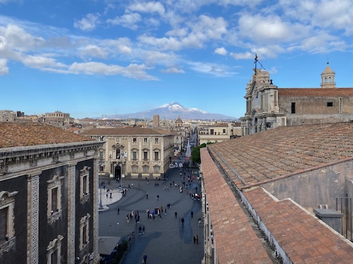 CT_Museo-Diocesano-il-terrazzo-e-la-vista-sulla-citta-e-lEtna