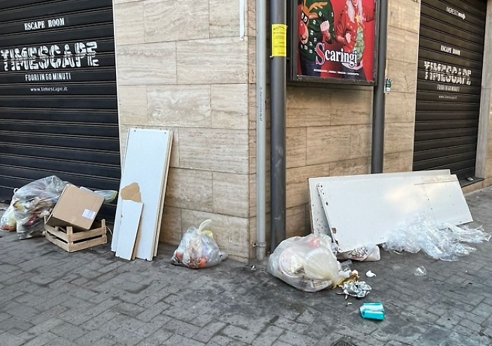 RIFIUTI-INGOMBRANTI-quartiere-Borgo-Sanzio-28-01-24