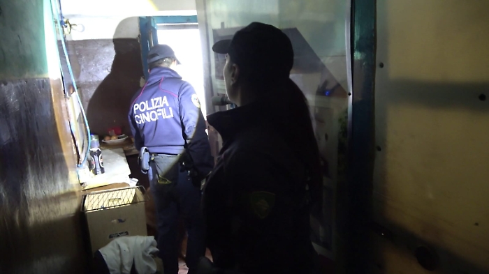 CONTROLLI DELLA POLIZIA DI STATO NEL QUARTIERE SAN BERILLO, DENUNCIATO UN 26ENNE PER SPACCIO DI STUPEFACENTI (3)