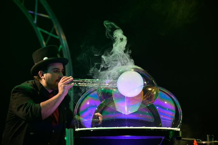 Marco-Zoppi-e-Rolanda-in-Bubbles-Revolution-11