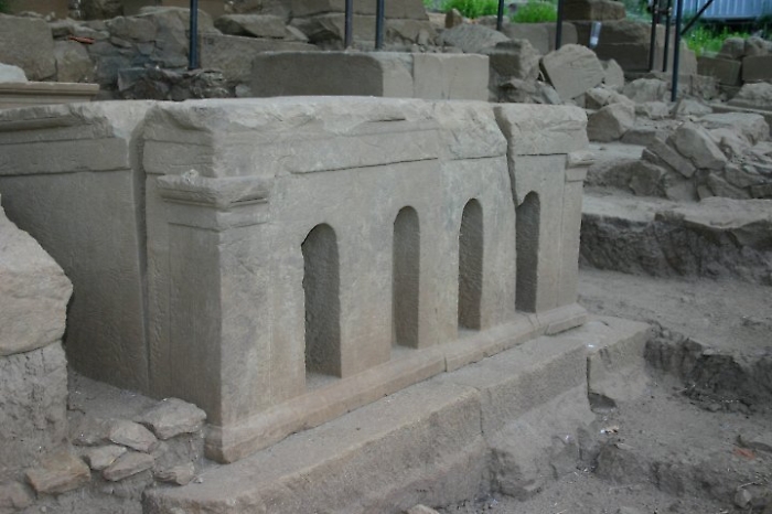 Abakainon-necropoli-particolare-di-una-sepoltura-monumentale-1