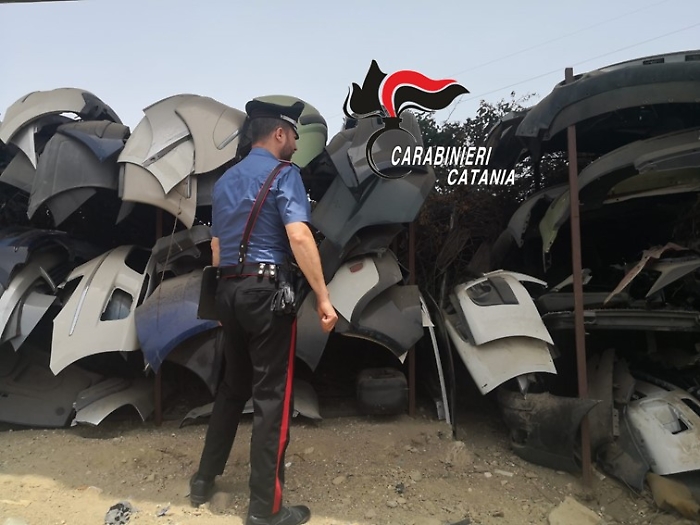 foto-autoricambi-5-logo