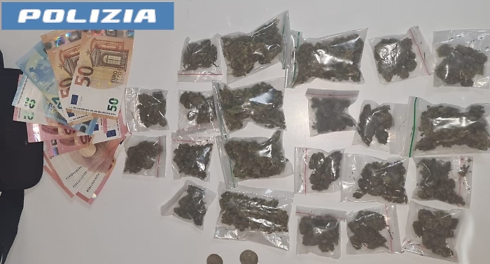 CONTROLLO-INTEGRATO-NEL-QUARTIERE-SAN-BERILLO-PUSHER-ARRESTATO-IN-FLAGRANZA.DROGA-TROVATA-TRA-GLI-ANFRATTI-DI-VECCHI-EDIFICI-IN-VIA-BUDA-1