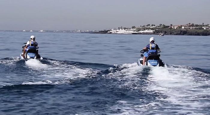 ALLONTANATE NUMEROSE IMBARCAZIONI ANCORATE A POCHI METRI DALLA COSTA PERICOLOSE PER I BAGNANTI. SANZIONATI I DIPORTISTI DALLA POLIZIA DI STATO (3)