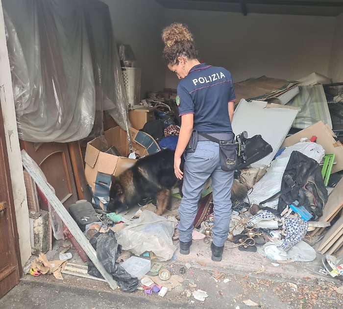 KALASHNIKOV, MUNIZIONI E DROGA IN GARAGE, PREGIUDICATO 30ENNE ARRESTATO DALLA POLIZIA DI STATO 2