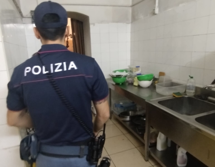 CHIUSA DALLA POLIZIA DI STATO UNA TRATTORIA ABUSIVA DI VIA PLEBISCITO E SOSPESA UNA NOTA PANINERIA DI VIALE AFRICA (3)