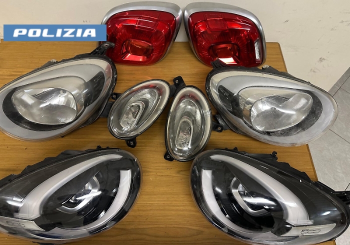 - CONTROLLI DELLA POLIZIA DI STATO A S. GIOVANNI GALERMO, DROGA NELLE FACCIATE DELLE CASE, SCOPERTO UN DEPOSITO DI GRUPPI OTTICI RUBATI 2