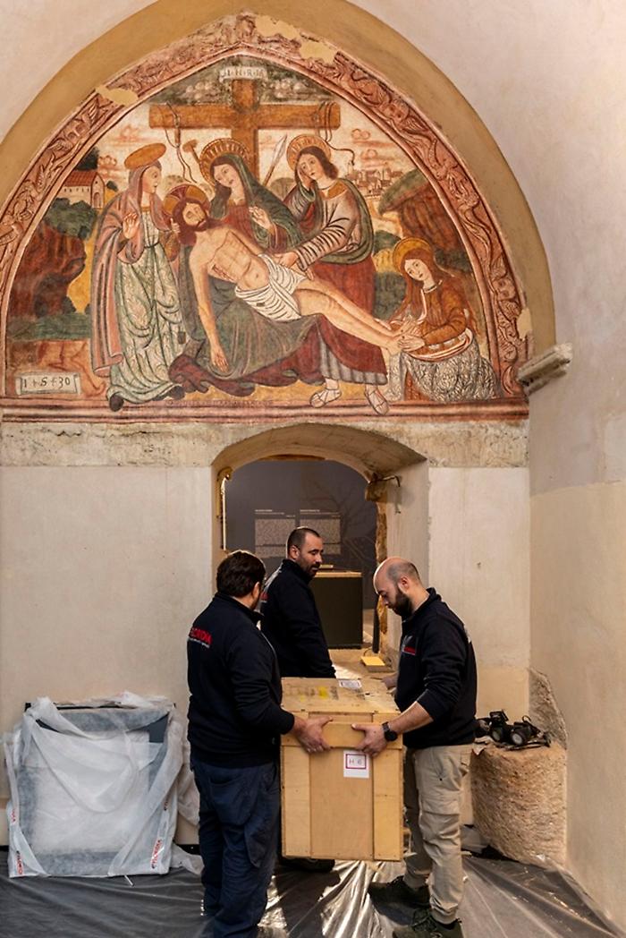 AG_4 trasporto vasi nell'Auditorium Lizzi