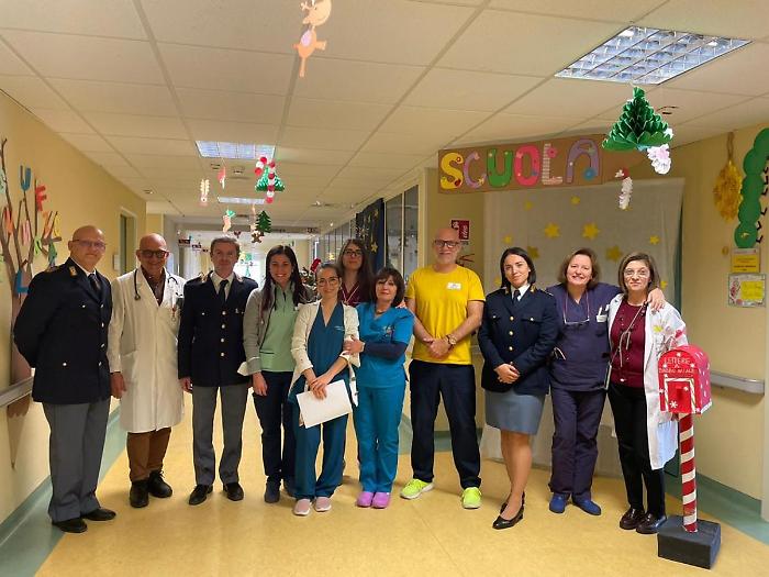 LA POLIZIA DI STATO INCONTRA I PICCOLI PAZIENTI DELLA PEDIATRIA DELL&rsquo;OSPEDALE DI BIANCAVILLA 3