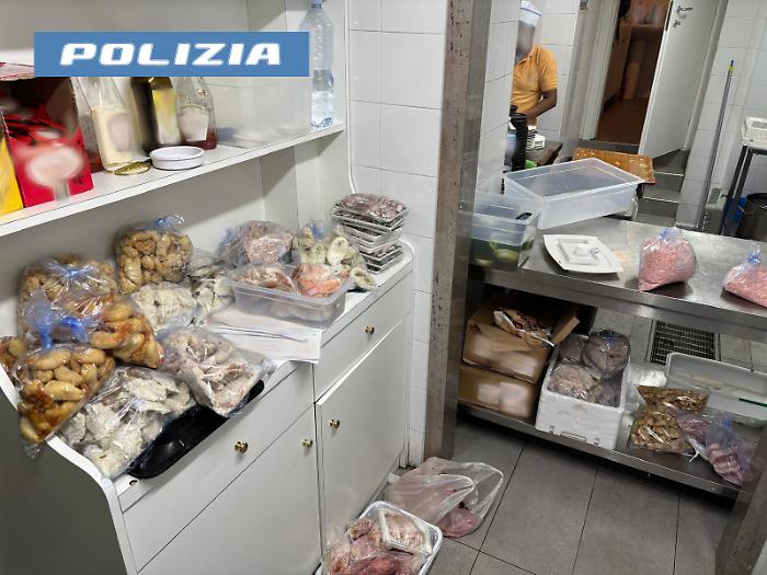 TASK FORCE DELLA POLIZIA DI STATO, CONTROLLI DELLE ATTIVITA&rsquo; DI RISTORAZIONE DEL CENTRO. SANZIONI PER 34 MILA EURO E SEQUESTRI DI BRACIERE, TAVOLI E SEDIE. DENUNCIATO TITOLARE DI R (2)