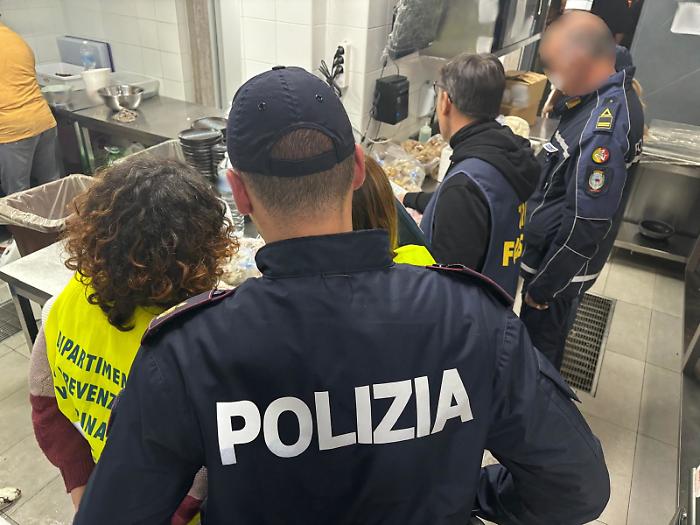 TASK FORCE DELLA POLIZIA DI STATO, CONTROLLI DELLE ATTIVITA&rsquo; DI RISTORAZIONE DEL CENTRO. SANZIONI PER 34 MILA EURO E SEQUESTRI DI BRACIERE, TAVOLI E SEDIE. DENUNCIATO TITOLARE DI R