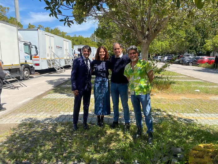 Il sindaco Enrico Trantino e l'assessore Massimo Pesce con Giusy Buscemi e Claudio Castrogiovanni