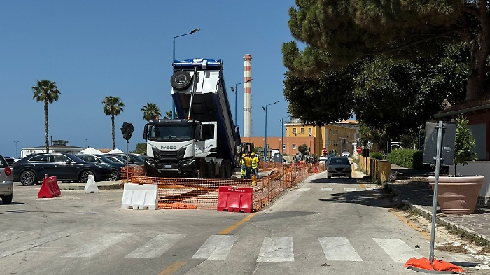 1) lavori in Via Crispi SS115 Porto Empedocle