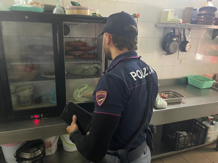 - CARENZE IGIENICHE E PRODOTTI IN PESSIMO STATO IN UNA TRATTORIA DI S. BERILLO. 2