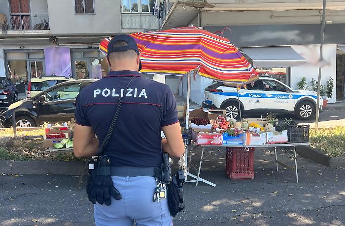 - OPERAZIONE DELLA POLIZIA DI STATO PER CONTRASTARE L&rsquo;ABUSIVISMO COMMERCIALE A S. BERILLO &ldquo;NUOVO&rdquo; BARBIERE ABUSIVO SANZIONATO PER 4 MILA EURO. SEQUESTRATI 600 CHILI DI PRODOTTI ORT (1)