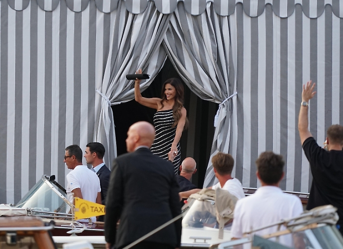 Feste e proteste, Bezos e la futura sposa a Venezia