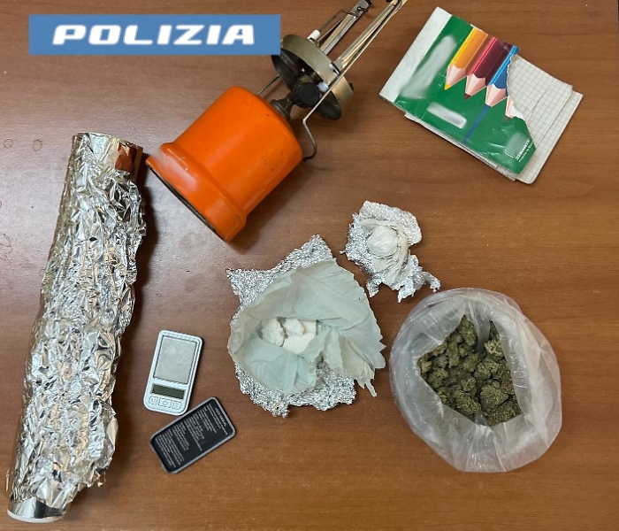 AVEVANO TRASFORMATO UN&rsquo;ABITAZIONE DI SAN CRISTOFORO IN PIAZZA DI SPACCIO DOTATA DI TELECAMERE E DI CRACK ROOM. 2 PUSHER CATANESI ARRESTATI DALLA POLIZIA DI STATO. SEQUESTRATO L&rsquo;IMMOBIL (2)