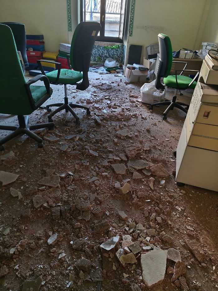 Attivit&agrave; produttive via Sangiuliano calcinacci caduti in stanza chiusa (maggio 2024)