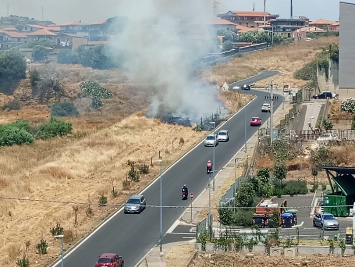 Incendio viale Biagio Pecorino