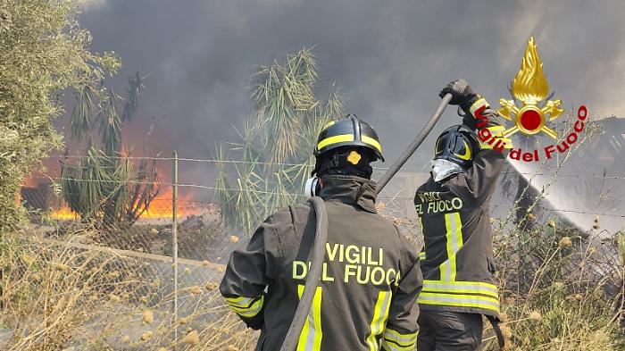 Incendio zona industriale Catania