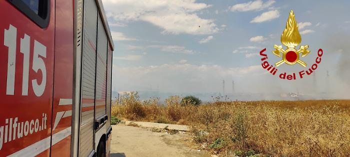 Incendio zona industriale Catania