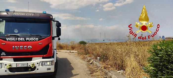 Incendio zona industriale Catania