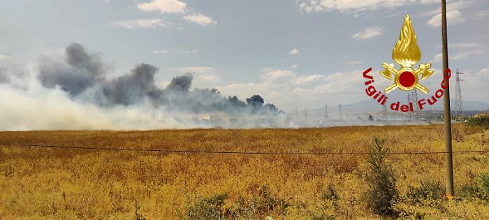 Incendio zona industriale Catania