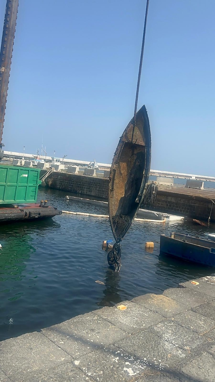 rimozione relitti nel porto di Catania 1