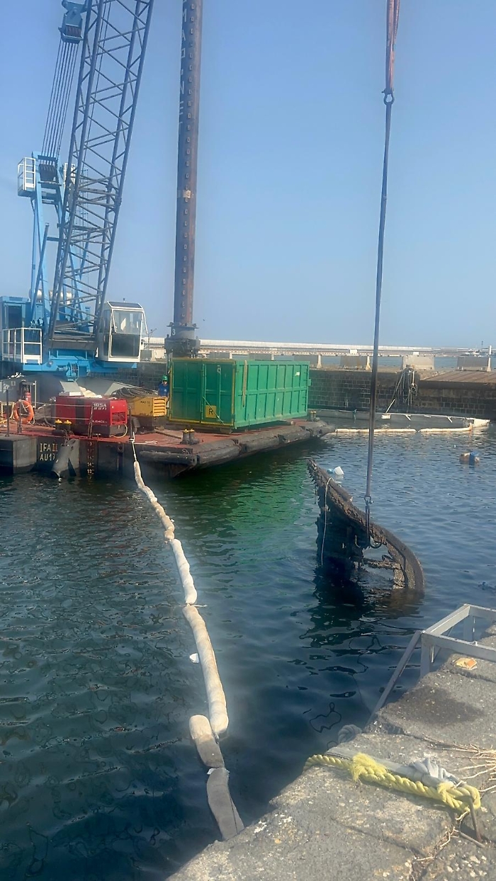 rimozione relitti nel porto di Catania 3