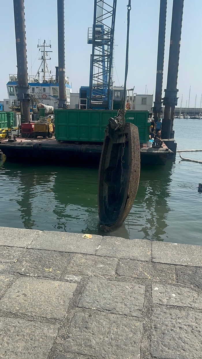 rimozione relitti nel porto di Catania 5