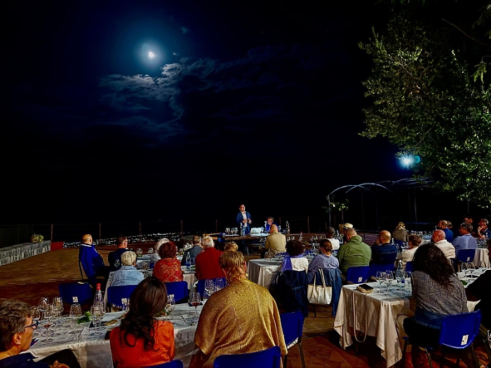 VM25_13 degustazione in vigna al chiaro di luna da Cantine Iuppa