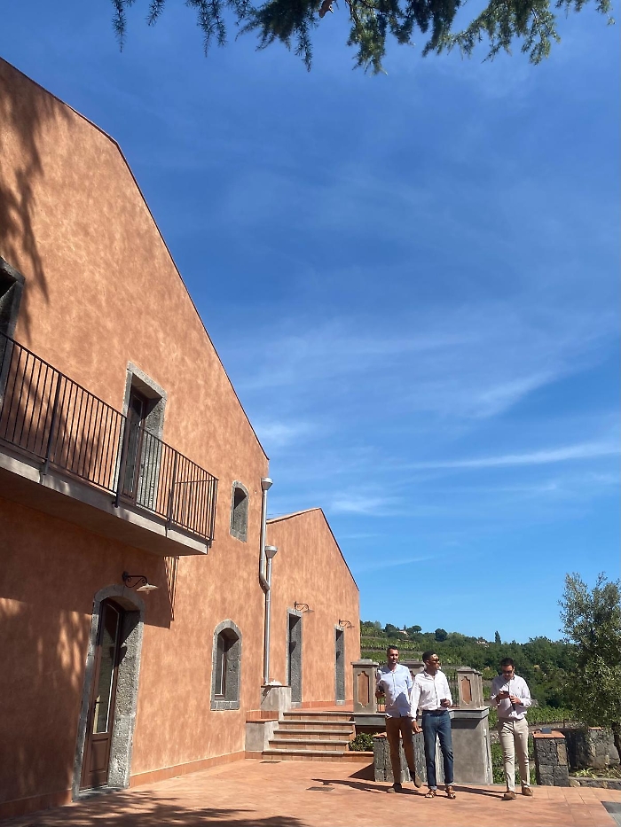 VM25_14 gli enologi Raciti (Linguaglossa), Loi (Palermo) e Burel (francese) lavorano per cantine dell'Etna