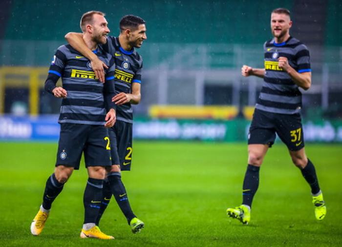 LInter travolge il Benevento e tiene il passo del Milan