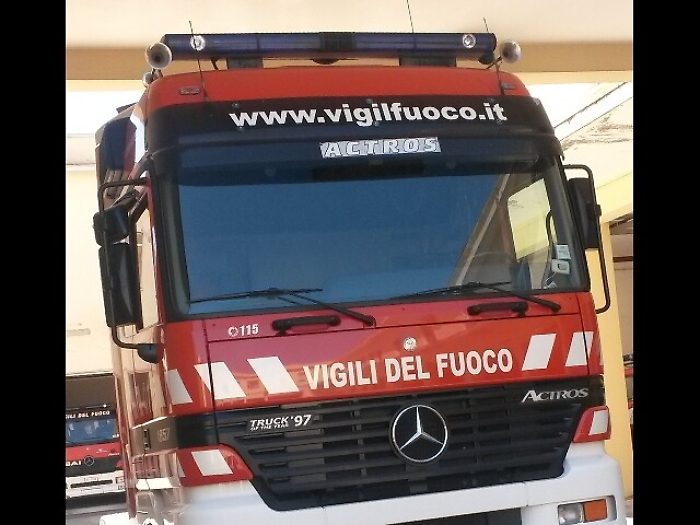 Palermo, crolla un cornicione, ferito gravemente un passante