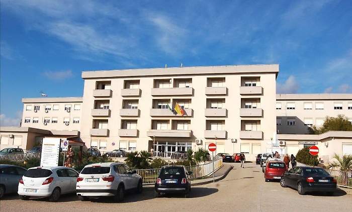 A fare shopping con l'ambulanza: 34 assenteisti denunciati all'ospedale di Ribera