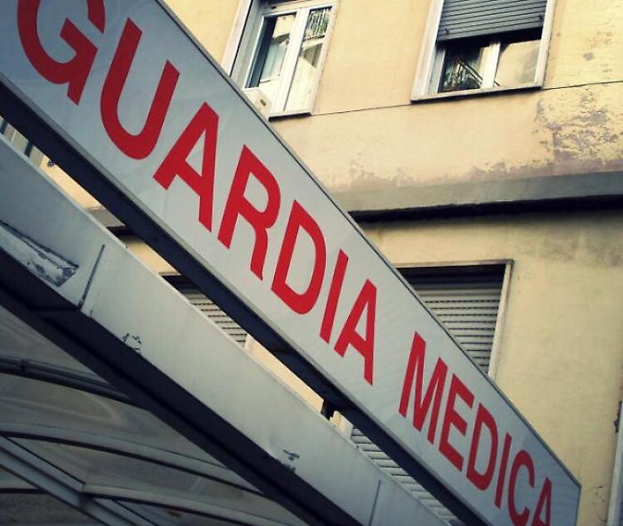 Dottoressa della guardia medica aggredita: «Qui è come sul ring»