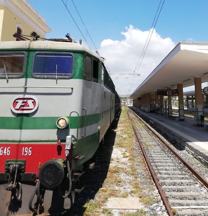 Coronavirus, in 438 sui treni da Milano per il Sud: «Tutti giustificati»