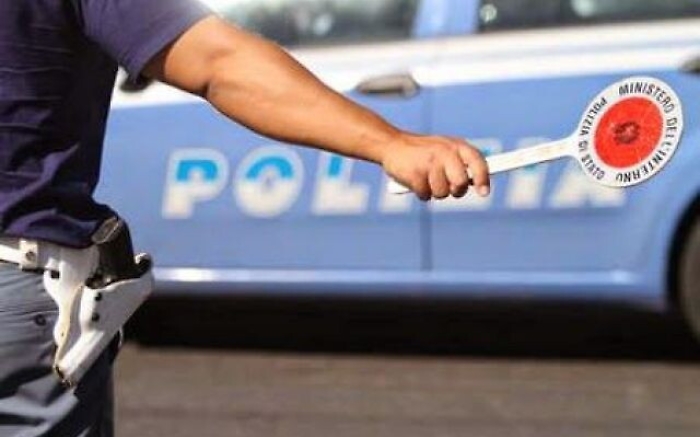 Colpi di pistola contro la saracinesca di una vetreria di via D'Ossuna