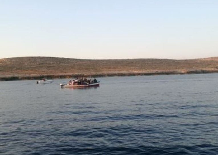 Lampedusa, in una notte arrivati 16 barchini e 260 migranti