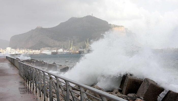 Maltempo, isole Eolie senza collegamenti da una settimana
