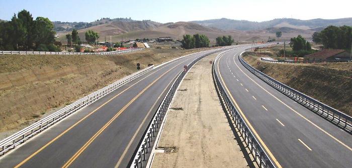 I ritardi sulla Agrigento Caltanissetta, Gdf nella sede della Cmc: sequestrati documenti